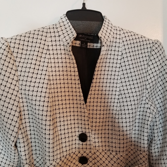 White and black checkered blazer - Picture 2 of 3